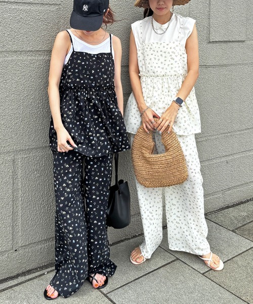 ISOOK（アイスー）の「【ISOOK / アイスー】フラワープリントフレアキャミ/ フレアギャザー キャミソール ノースリーブ レイヤード 重ね着 チュニック ロング丈 プリント セットアップ ホワイト アイボリー ブラック 白 黒 花柄 小花柄 ZOZOTOWN限定（チュニック・レディース・ブラック/ホワイト・FREE）」の12枚目の写真