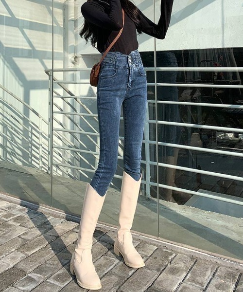 maison de LATIR(メゾンドラティール)の「ウエストinがお洒落なハイウエストタイトジーンズ(デニムパンツ・レディース・ブラック/ライトブルー/ブルー/ブラック系1・M/L/XL)」の5枚目の写真