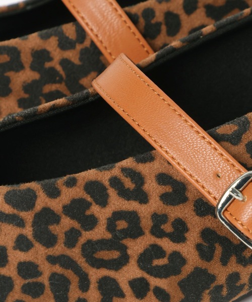 LAKOLE（ラコレ）の「スクエアアソートストラップパンプス / 572692（パンプス・レディース・ブラック/レッド/レオパード・MEDIUM/LARGE）」の7枚目の写真