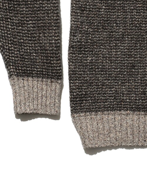 BEAMS PLUS（ビームスプラス）の「インレイ クルーネック ニット（ニット/セーター・メンズ・ブルー/ベージュ・S/M/L/XL）」の4枚目の写真