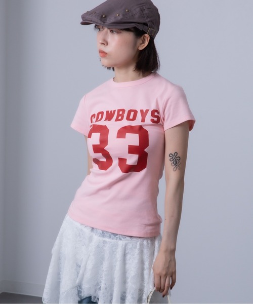 MEMECLE(メメクル)の「【 MEMECLE / メメクル 】33 プリントロゴ COWBOYS ぴちTシャツ(Tシャツ/カットソー・レディース・ピンク/ホワイト/レッド/イエロー/ネイビー・FREE)」の4枚目の写真