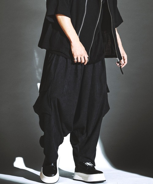 NO ID.（ノーアイディ）の「【NO ID.】Sarouel Cargo Trousers / サルエル カーゴ トラウザーズ（その他パンツ・メンズ・グレー/ブラック・2/1）」の16枚目の写真