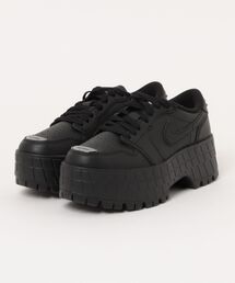 JORDAN BRAND（ジョーダンブランド）の「JORDAN BRAND W AIR JORDAN 1 BROOKLYN LOW ウィメンズ ジョーダン 1 ブルックリン LOW WHF3184 001BLK/MTLBLK（スニーカー）」