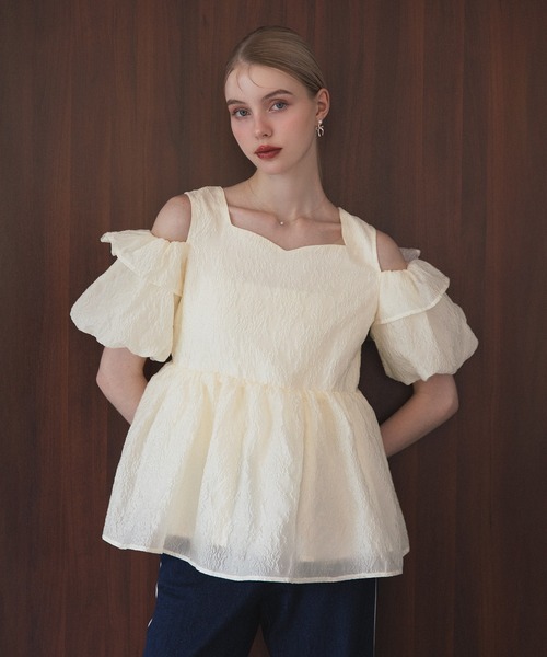 MERAKI（メラキ）の「オフショルパフスブラウス（シャツ/ブラウス・レディース・ピンク/ホワイト/ブルー・FREE）」の2枚目の写真