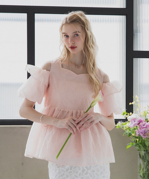 MERAKI（メラキ）の「オフショルパフスブラウス（シャツ/ブラウス・レディース・ピンク/ホワイト/ブルー・FREE）」の4枚目の写真