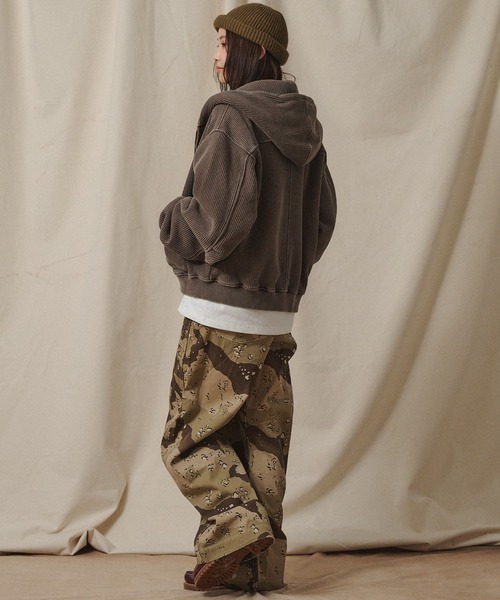 Universal Style Wear（ユニバーサルスタイルウェア）の「Universal Style Wear ピグメント "HUTON" フーディー（パーカー・メンズ・ブラウン/スミクロ/オフホワイト/カーキ・X-LARGE/LARGE/MEDIUM）」の10枚目の写真