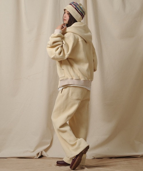 Universal Style Wear（ユニバーサルスタイルウェア）の「Universal Style Wear ピグメント "HUTON" フーディー（パーカー・メンズ・ブラウン/スミクロ/オフホワイト/カーキ・X-LARGE/LARGE/MEDIUM）」の6枚目の写真