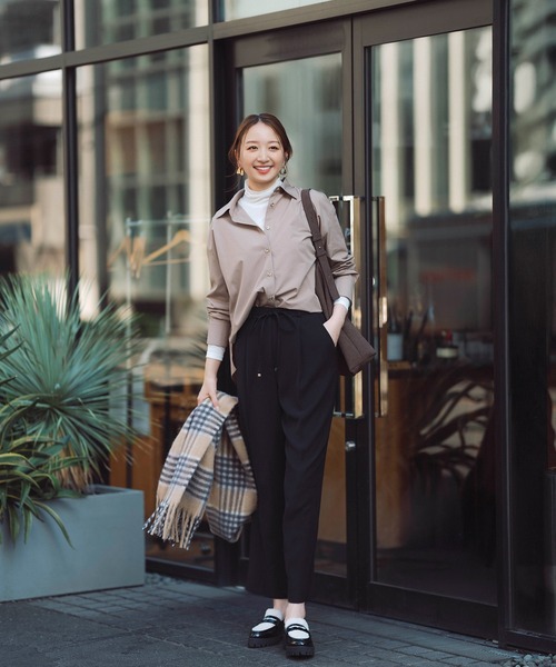 NATURAL BEAUTY BASIC（ナチュラルビューティーベーシック）の「◇【ちょうど、いい服】世渡り上手パンツ（その他パンツ・レディース・ブラック/カーキ/チャコールグレー/オフホワイト・LARGE/SMALL/MEDIUM）」の3枚目の写真