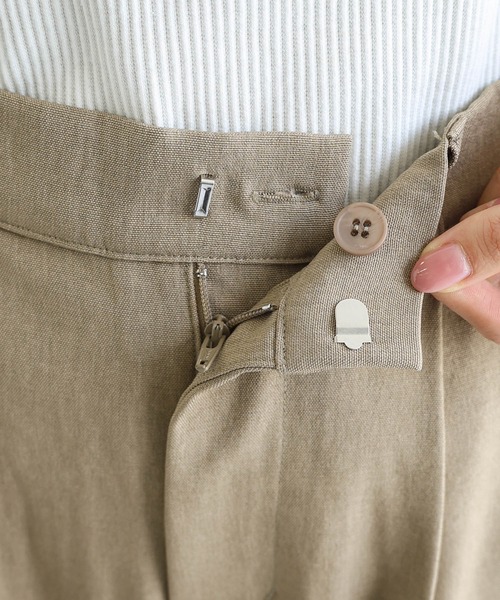 andme(アンドミー)の「タックスラックスワイドパンツ(スラックス・レディース・ブラック/ベージュ/ホワイト/ブラウン・M/L)」の8枚目の写真