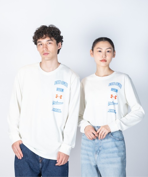 UNDER ARMOUR(アンダーアーマー)の「UAヘビーウエイト グラフィック ロングスリーブ Tシャツ(ライフスタイル/メンズ)(Tシャツ/カットソー・メンズ・ホワイト系その他・M/2XL/L/XL/3XL/S)」の1枚目の写真