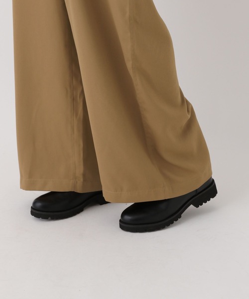 Elura（エルーラ）の「UNIVERSAL OVERALL別注 サロペット/588177（サロペット/オーバーオール・レディース・キャメル/ブラック・FREE）」の16枚目の写真