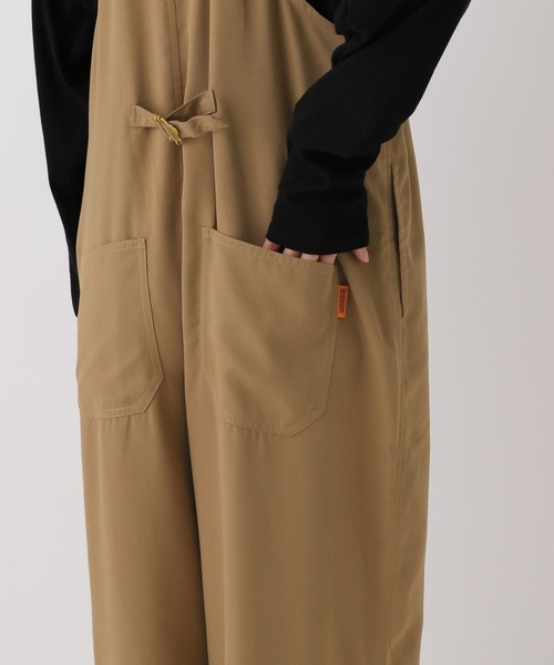 Elura（エルーラ）の「UNIVERSAL OVERALL別注 サロペット/588177（サロペット/オーバーオール・レディース・キャメル/ブラック・FREE）」の21枚目の写真