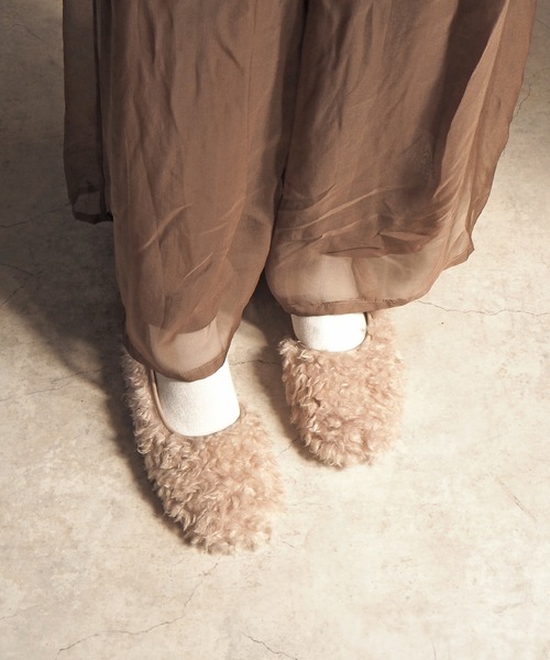 minia（ミニア）の「大人かわいい ふわもこプードルファーバレエシューズ（バレエシューズ・レディース・ブラック/ベージュ・L/M）」の4枚目の写真