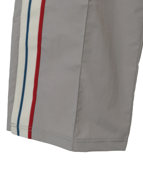 CONVERSE TOKYO（コンバーストウキョウ）の「SIDE LINE NYLON TRACK PANTS（その他パンツ・レディース・カーキ/ブラック/チャコールグレー/ライトグレー・SMALL/MEDIUM）」の11枚目の写真
