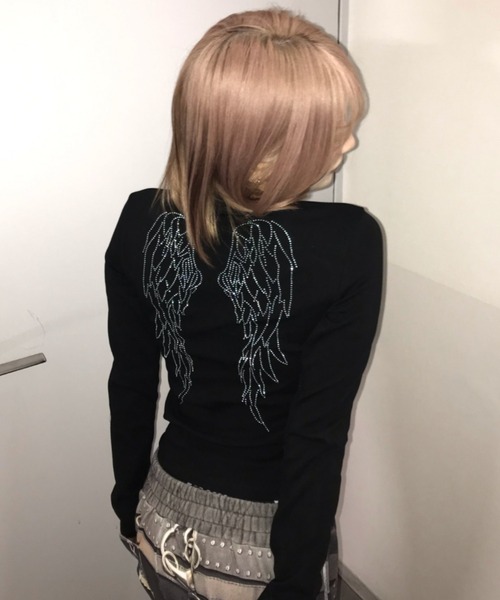 .KOM（ドットコム）の「A'GEM/9 × .kom 『.KOM/ドットケーオーエム』Y2K 背中ラインストーン羽デザイン 長袖Tシャツ/カットソー（Tシャツ/カットソー・レディース・アイボリー/グレー/ブラック/ブラック×ブルー・FREE）」の3枚目の写真