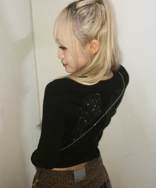 .KOM（ドットコム）の「A'GEM/9 × .kom 『.KOM/ドットケーオーエム』Y2K 背中ラインストーン羽デザイン 長袖Tシャツ/カットソー（Tシャツ/カットソー・レディース・アイボリー/グレー/ブラック/ブラック×ブルー・FREE）」の11枚目の写真