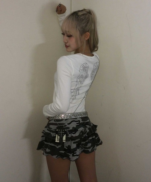 .KOM（ドットコム）の「A'GEM/9 × .kom 『.KOM/ドットケーオーエム』Y2K 背中ラインストーン羽デザイン 長袖Tシャツ/カットソー（Tシャツ/カットソー・レディース・アイボリー/グレー/ブラック/ブラック×ブルー・FREE）」の6枚目の写真