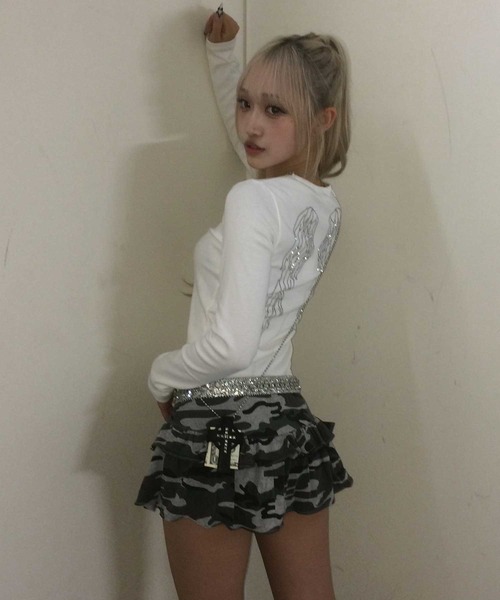 .KOM（ドットコム）の「A'GEM/9 × .kom 『.KOM/ドットケーオーエム』Y2K 背中ラインストーン羽デザイン 長袖Tシャツ/カットソー（Tシャツ/カットソー・レディース・アイボリー/グレー/ブラック/ブラック×ブルー・FREE）」の7枚目の写真