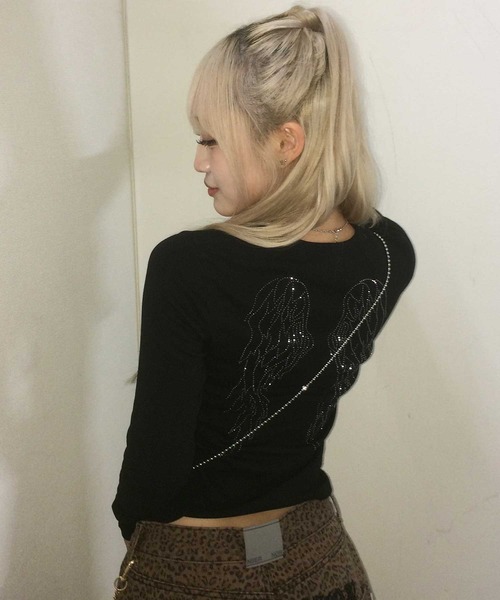 .KOM（ドットコム）の「A'GEM/9 × .kom 『.KOM/ドットケーオーエム』Y2K 背中ラインストーン羽デザイン 長袖Tシャツ/カットソー（Tシャツ/カットソー・レディース・アイボリー/グレー/ブラック/ブラック×ブルー・FREE）」の12枚目の写真