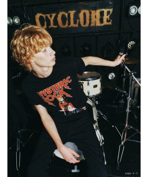 HYSTERIC GLAMOUR(ヒステリックグラマー)の「ONE PIECE×HYSTERIC GLAMOUR / NAMI FLYING V Tシャツ(Tシャツ/カットソー・メンズ・グリーン/ホワイト系その他/ブラック・XL/L/M/S)」の5枚目の写真
