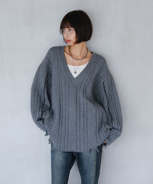 PAGEBOY（ページボーイ）の「ランダムリブダメージVプルオーバー（ニット/セーター・レディース・ブラック/チャコールグレー/オフホワイト/レッド・FREE）」の15枚目の写真