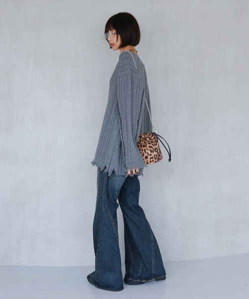 PAGEBOY（ページボーイ）の「ランダムリブダメージVプルオーバー（ニット/セーター・レディース・ブラック/チャコールグレー/オフホワイト/レッド・FREE）」の17枚目の写真