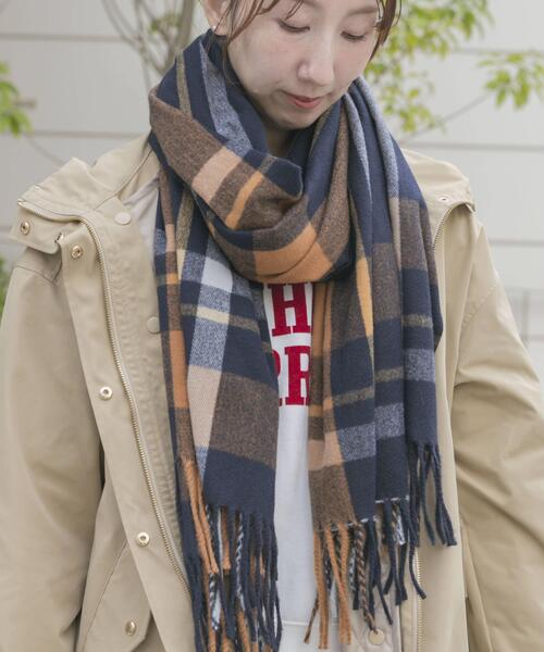 ITEMS URBANRESEARCH(アイテムズ アーバンリサーチ)の「チェックストール(マフラー・レディース・アイボリー/ライトブルー/ネイビー/モカ・-)」の17枚目の写真