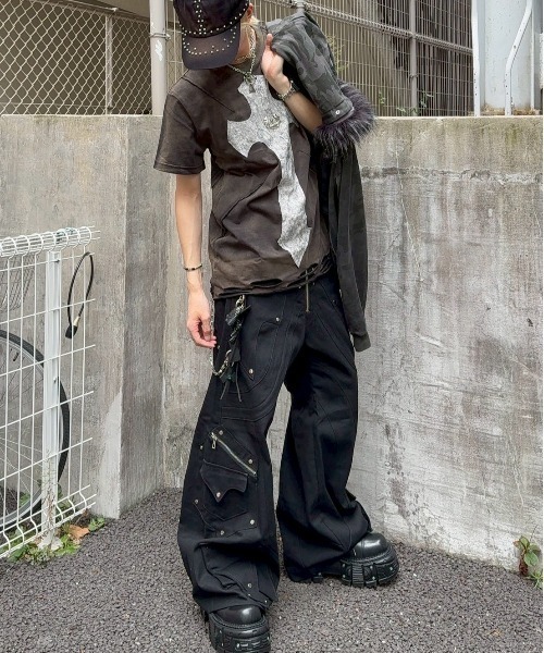 UNIZ（ユニズ）の「【UNIZ】Cross Knight T-Shirt / 【ユニズ】オーバーサイズクロスダメージ半袖Tシャツ（Tシャツ/カットソー・メンズ・ブラウン・M/L/XL）」の14枚目の写真
