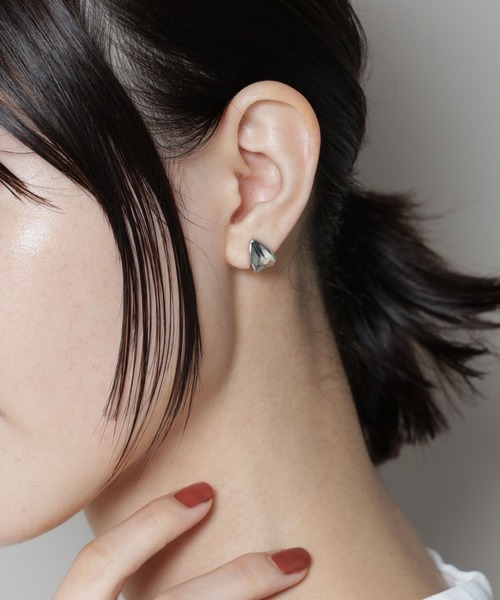 NANO universe(ナノユニバース)の「スモールドロップピアス(ピアス(両耳用)・レディース・シルバー/ゴールド・F)」の1枚目の写真