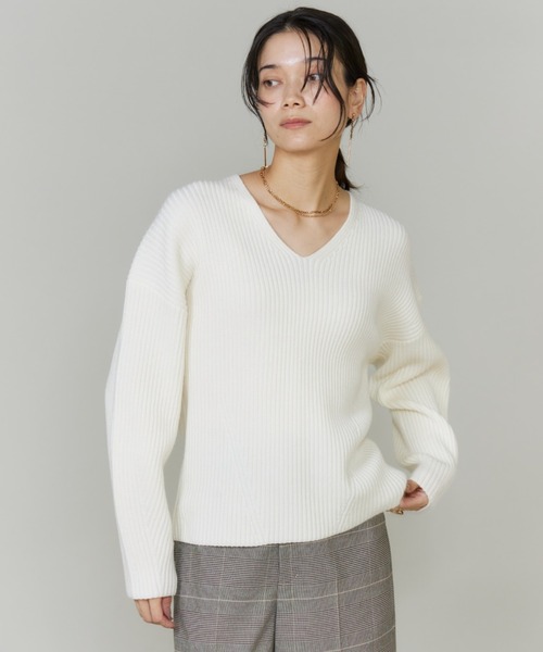 INED(イネド)の「BIOーBLEND Vネックプルオーバーニット(ニット/セーター・レディース・ブラック/オフホワイト/ブルー・9号)」の1枚目の写真