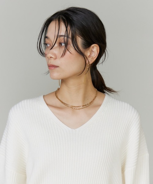 INED(イネド)の「BIOーBLEND Vネックプルオーバーニット(ニット/セーター・レディース・ブラック/オフホワイト/ブルー・9号)」の6枚目の写真