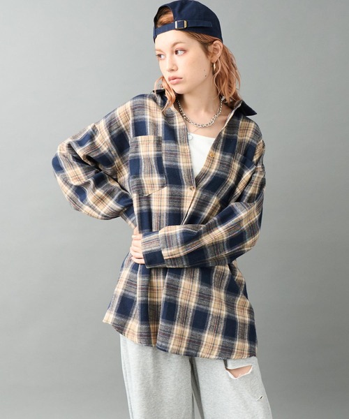 ANAP（アナップ）の「Wポケット オーバーサイズ チェックシャツ（シャツ/ブラウス・レディース・グレー/ブラウン/ネイビー・F）」の3枚目の写真