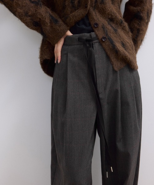 ADAM ET ROPE'（アダムエロペ）の「【WEB限定】チェックバレルパンツ（その他パンツ・レディース・キャメル/ブラウン系その他/スミクロ・38/36）」の17枚目の写真