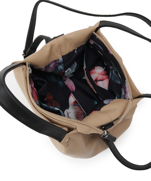 Sunauna(スーナウーナ)の「◆【2WAY/オリジナルプリント裏使用】タックトートバック(トートバッグ・レディース・ブラック/ベージュ・00)」の6枚目の写真