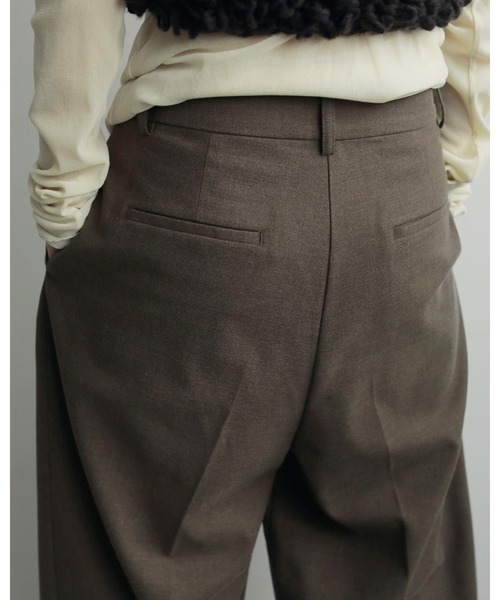 anuke（アンヌーク）の「Tuck Wide Pants（その他パンツ・レディース・ブラック/ネイビー/ブラウン・38inch/36inch）」の11枚目の写真