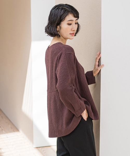 la.f…(ラエフ)の「つぶつぶジョーゼットカットソー≪洗濯機で洗える≫(Tシャツ/カットソー・レディース・ブラウン/ホワイト/チャコールグレー・9号)」の6枚目の写真