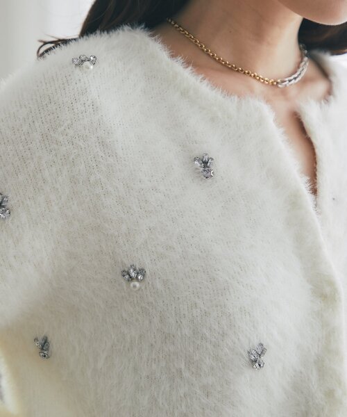 La boutique BonBon(ラブティックボンボン)の「【今すぐお届け!】フェザーヤーンビジュー刺繍ジャケットカーディガン(カーディガン/ボレロ・レディース・オフホワイト/チャコールグレー/ピンク・FREE)」の7枚目の写真