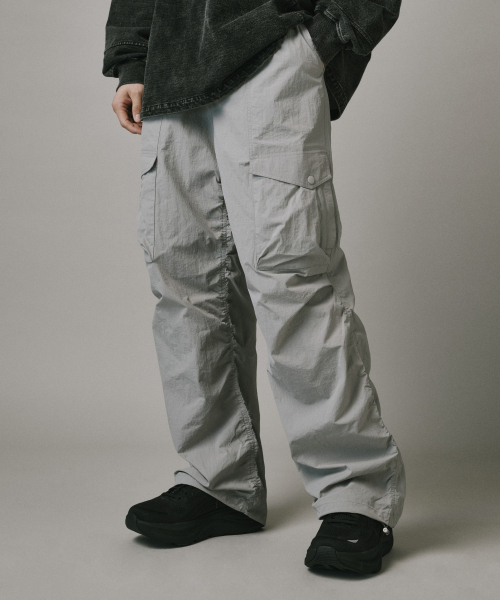 Verdnt（バーダント）の「フロントカーゴナイロンワイドシャーリングパンツ[グレー]（その他パンツ・レディース・グレー・SMALL/MEDIUM/LARGE/X-LARGE）」の2枚目の写真