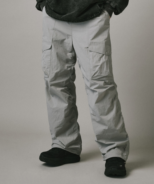 Verdnt（バーダント）の「フロントカーゴナイロンワイドシャーリングパンツ[グレー]（その他パンツ・レディース・グレー・SMALL/MEDIUM/LARGE/X-LARGE）」の3枚目の写真