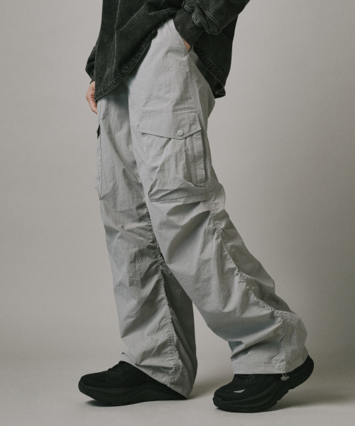Verdnt（バーダント）の「フロントカーゴナイロンワイドシャーリングパンツ[グレー]（その他パンツ・レディース・グレー・SMALL/MEDIUM/LARGE/X-LARGE）」の4枚目の写真
