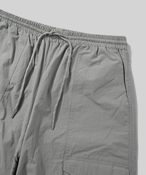 Verdnt（バーダント）の「フロントカーゴナイロンワイドシャーリングパンツ[グレー]（その他パンツ・レディース・グレー・SMALL/MEDIUM/LARGE/X-LARGE）」の9枚目の写真