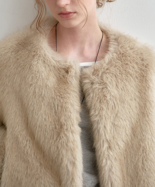 MONGDOL(モンドル)の「ソフトファー クロップジャケット ベージュ MDJK047BEIGE(ムートンコート・レディース・その他・F)」の2枚目の写真