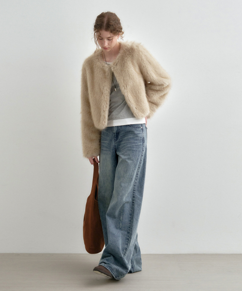 MONGDOL(モンドル)の「ソフトファー クロップジャケット ベージュ MDJK047BEIGE(ムートンコート・レディース・その他・F)」の4枚目の写真