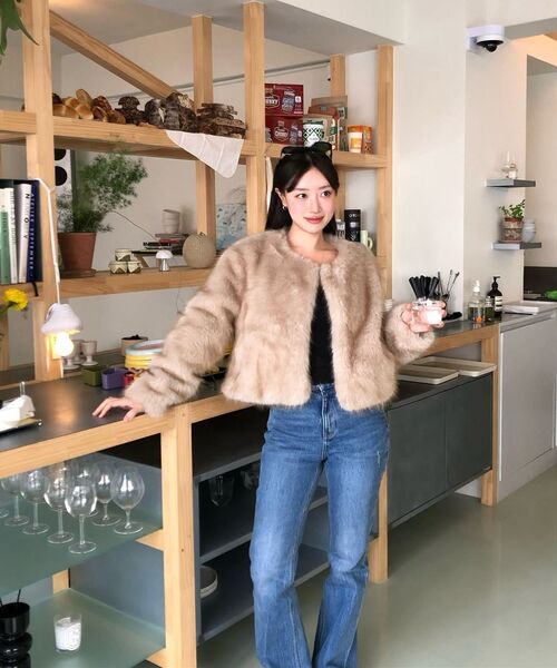MONGDOL（モンドル）の「ソフトファー クロップジャケット ベージュ MDJK047BEIGE（ムートンコート・レディース・その他・F）」の14枚目の写真
