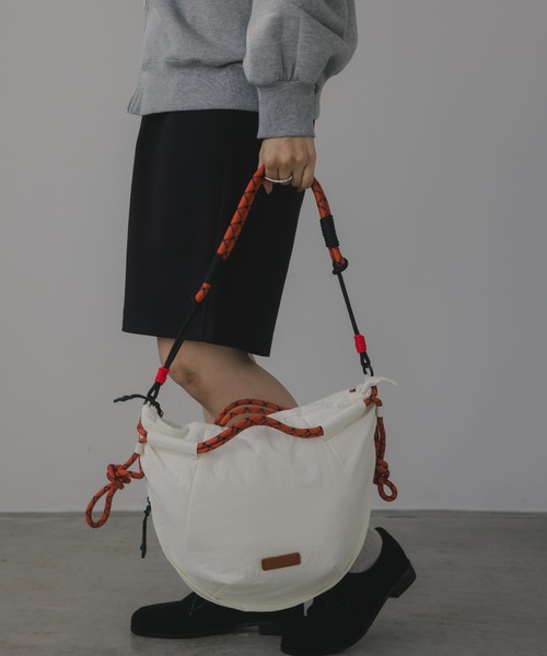 210nouve(トゥージュヌーブ)の「カラーコード ナイロン 2WAY バッグ(ショルダーバッグ・レディース・ネイビー/ベージュ/カーキ・FREE)」の2枚目の写真