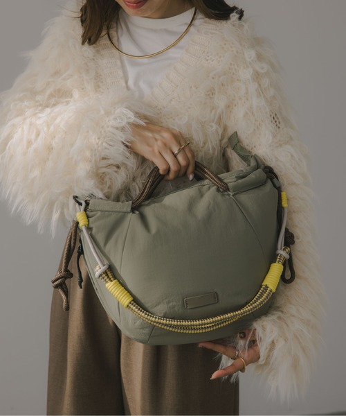 210nouve(トゥージュヌーブ)の「カラーコード ナイロン 2WAY バッグ(ショルダーバッグ・レディース・ネイビー/ベージュ/カーキ・FREE)」の1枚目の写真