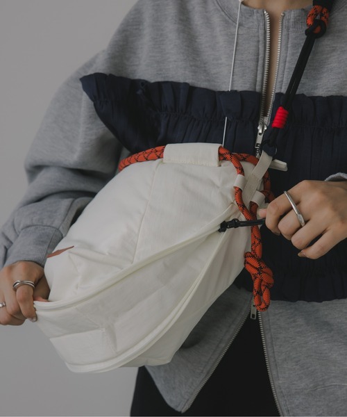 210nouve(トゥージュヌーブ)の「カラーコード ナイロン 2WAY バッグ(ショルダーバッグ・レディース・ネイビー/ベージュ/カーキ・FREE)」の15枚目の写真