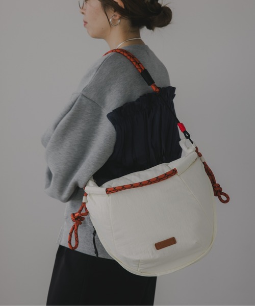 210nouve(トゥージュヌーブ)の「カラーコード ナイロン 2WAY バッグ(ショルダーバッグ・レディース・ネイビー/ベージュ/カーキ・FREE)」の14枚目の写真