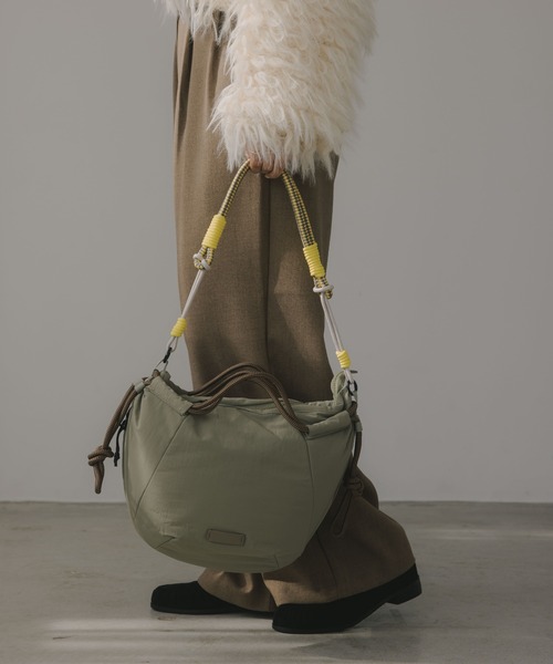 210nouve(トゥージュヌーブ)の「カラーコード ナイロン 2WAY バッグ(ショルダーバッグ・レディース・ネイビー/ベージュ/カーキ・FREE)」の10枚目の写真