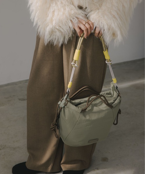 210nouve(トゥージュヌーブ)の「カラーコード ナイロン 2WAY バッグ(ショルダーバッグ・レディース・ネイビー/ベージュ/カーキ・FREE)」の12枚目の写真